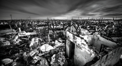 Tragedia a Gaza: Raid Aerei e Vittime Civili